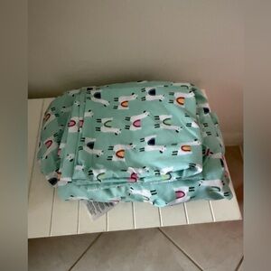Amazon basics llama Full size sheet set
